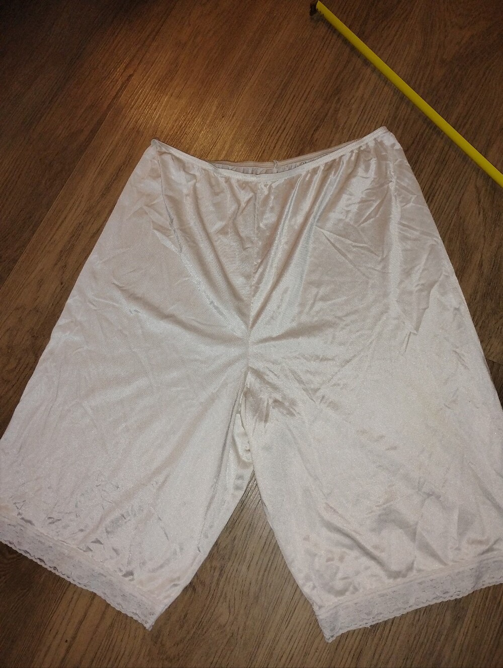 Vintage Vanity Fair Off White Nylon Lace Trim Pettipants Tap Shorts Split Slip